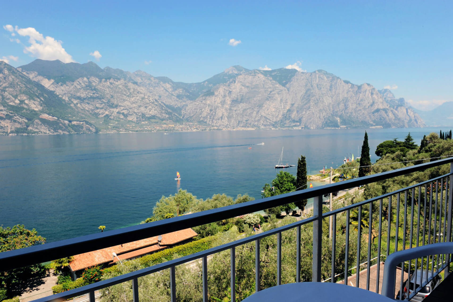 pool-panorama-hotel-gardasee-malcesine-da-tino