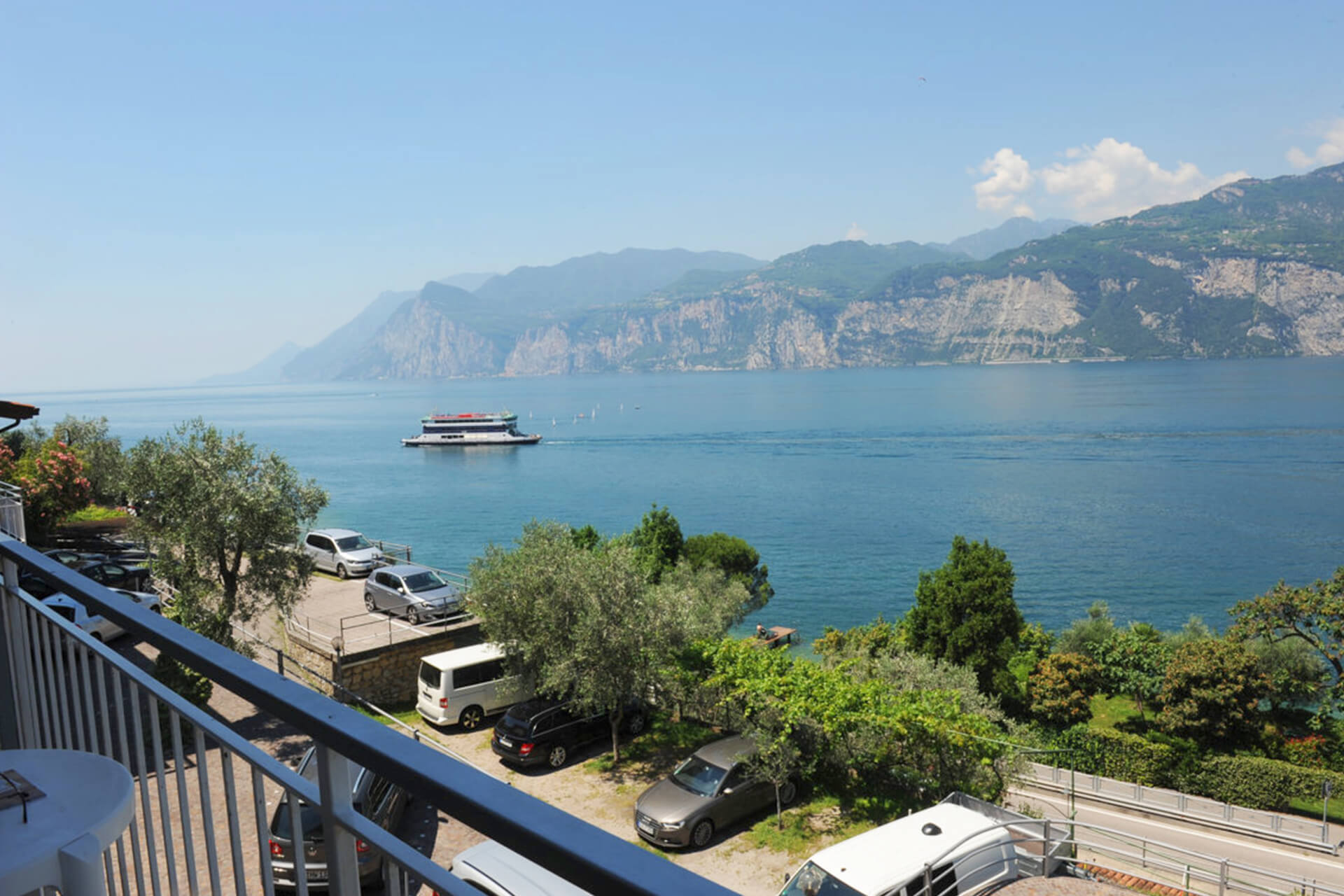 pool-panorama-hotel-gardasee-malcesine-da-tino