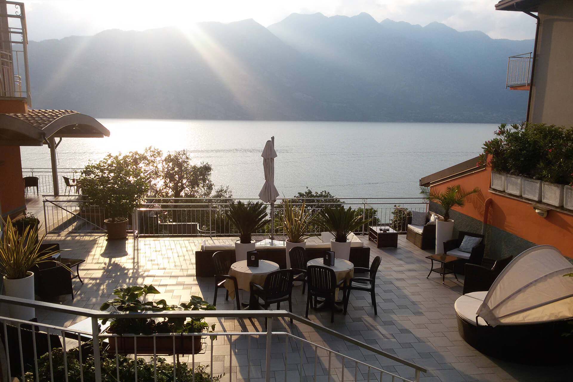 pool-panorama-hotel-gardasee-malcesine-da-tino