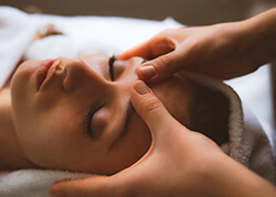 Massage facial Kobido